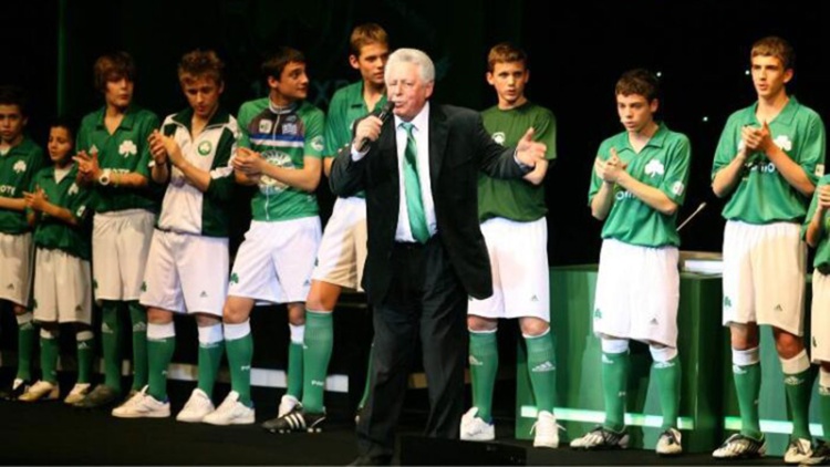 «Έφυγε» ο Γιάννης Βογιατζής, ο ερμηνευτής του ύμνου του Παναθηναϊκού (vid)