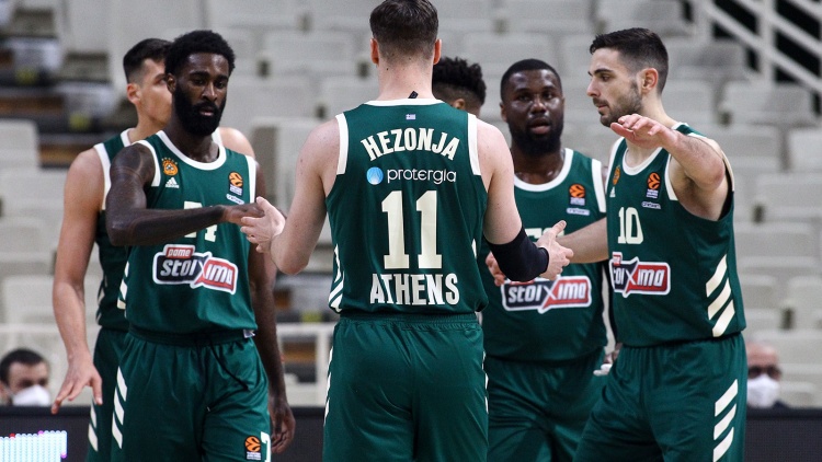 Επέστρεψε από την «κόλαση» και κατέστρεψε την Αρμάνι