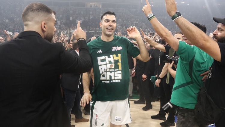 Σλούκας: «Μία απόλυτα πετυχημένη χρονιά, που θα μείνει χαραγμένη βαθιά στο μυαλό και στην καρδιά όλων»