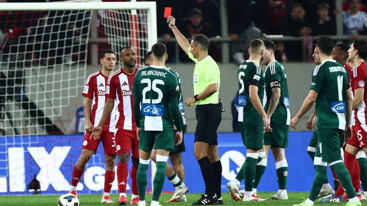 Λανουά: «Δεν έπρεπε να παρέμβει το VAR στην κόκκινη του Κοστίνια - Κανένα πέναλτι στον Ελ Καμπί» (vid)