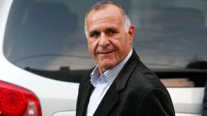 Οπαδοί έξω από το σπίτι του Κωνσταντίνου