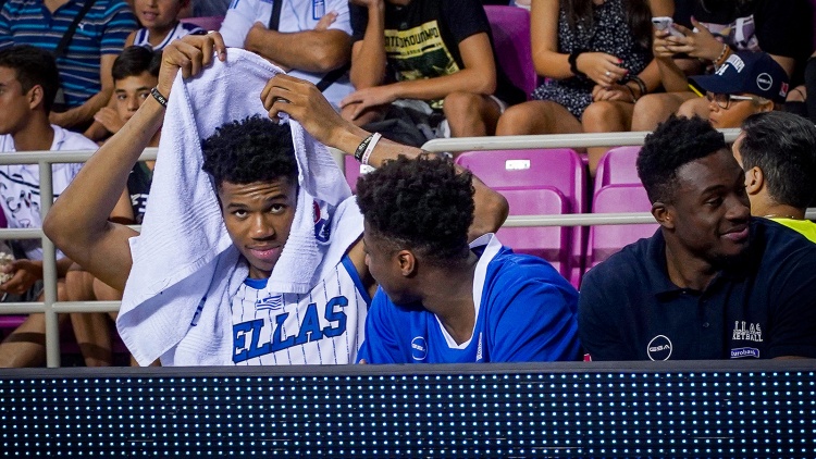 Στο Βερολίνο για να στηρίξει τον Κώστα Αντετοκούνμπο, ο Γιάννης!