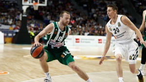 H διαιτητική τριάδα του Game 2 (pic)