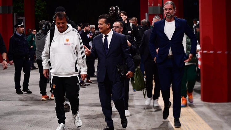 Έφτασε στο ΣΕΦ η αποστολή του Παναθηναϊκού (vids)