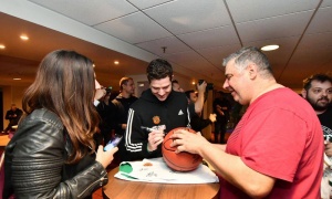 Μαζί με τον κόσμο οι παίκτες του Παναθηναϊκού (vid)