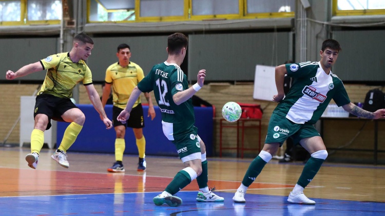 Δεν τα κατάφερε στο ντέρμπι το «τριφύλλι»