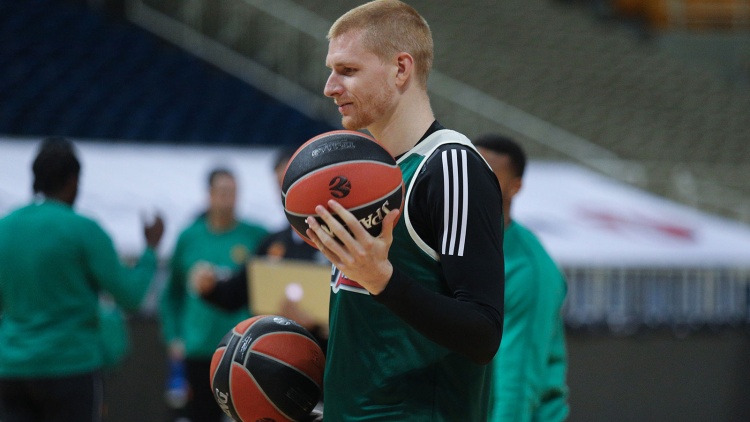 Με χορευτή Ουάιτ οι ευχές του ΕΣΑΚΕ (vid)