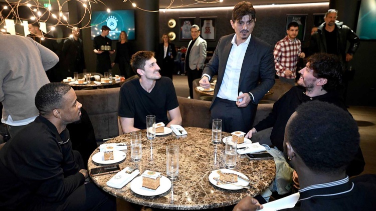 Έκοψε την πρωτοχρονιάτικη πίτα του ο Παναθηναϊκός - Σαμοντούροβ και Αλβέρτης οι τυχεροί!