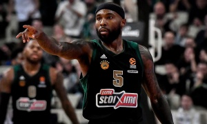 Το «σπάσιμο» των αστραγάλων του Ουόκαπ από τον Ράις στο Top 10 (vid)