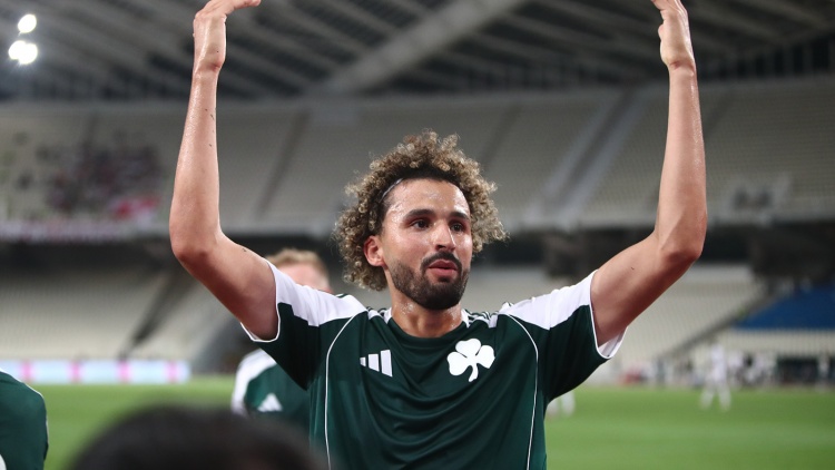 Ο Αχμέντ Τουμπά στην αποστολή της Εθνικής Αλγερίας για τα προκριματικά του Μουντιάλ