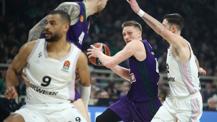 Κερδίζει και με τα μωβ!