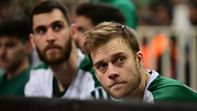 Ουόλτερς: «Δεν γίνεται να κυνηγάμε στο σκορ από το ξεκίνημα»