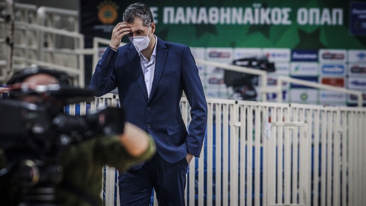 Δεν έφυγε από το γήπεδο ο Διαμαντίδης