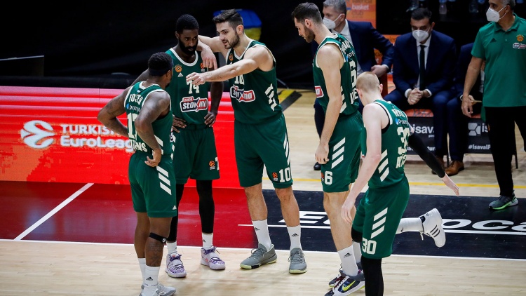 Στη 12άδα οι δύο «Παπ», εκτός ο Σαντ-Ρος