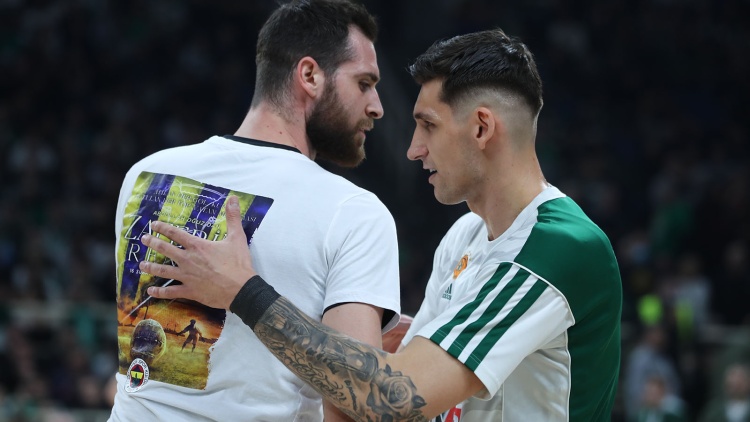 Αποδοκιμασίες και χειροκρότημα στην επιστροφή του Παπαγιάννη στο ΟΑΚΑ