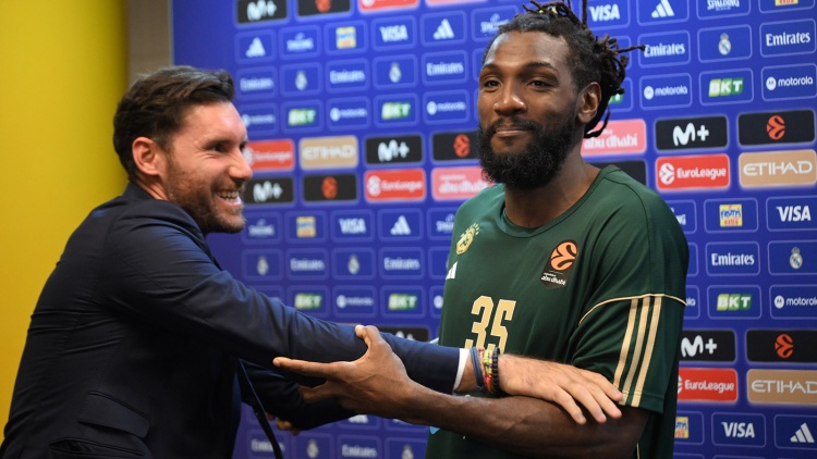 Συγκίνηση στη Μαδρίτη: Ο Ρούντι Φερνάντεθ αγκάλιασε τον Φαρίντ μετά τη νίκη του Παναθηναϊκού!