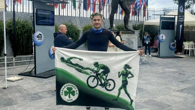 Ιστορικός τερματισμός του Κυριάκου Βίτσα στο Σπάρταθλον με τα χρώματα του Παναθηναϊκού