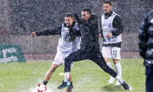 Ερωτηματικά για  Κουρμπέλη και Μουνιέ