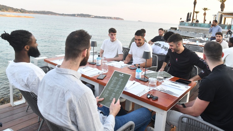 Οικογενειακό δείπνο πριν τα Play Off στο «τριφύλλι» (pics)