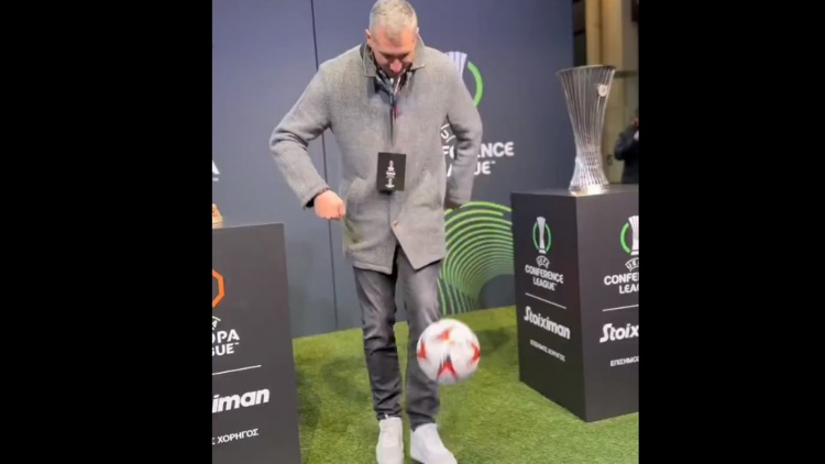 Ο Διαμαντίδης «μιλάει» και στην μπάλα του ποδοσφαίρου (vid)