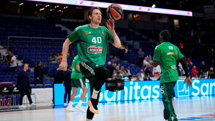 Εκτός 12άδας ο Γκριγκόνις, μέσα οι Παπαπέτρου και Γιούρτσεβεν