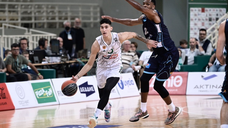 Μέρος της προπόνησης ο Π. Καλαϊτζάκης