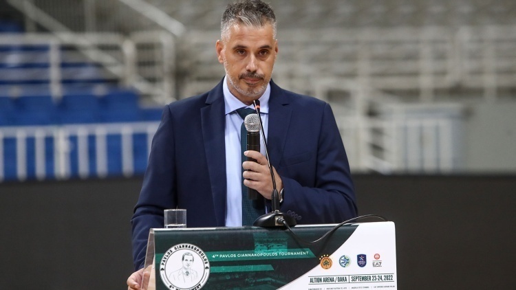 Κοντός: «Σκεφτόμαστε τα συμβόλαια που τελειώνουν και όχι τις μεταγραφές»