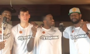 Το έριξαν στο τραγούδι οι παίκτες του «εξάστερου» (vid)