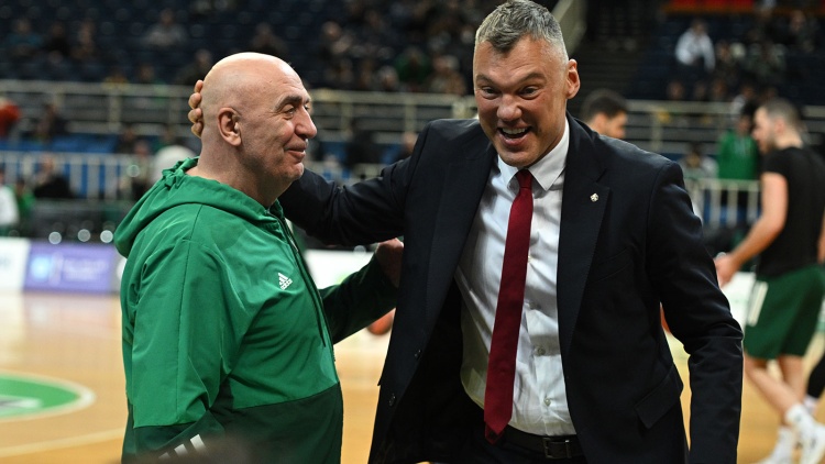 Θερμό χειροκρότημα στο ΟΑΚΑ για τον «Σάρας» (vid)