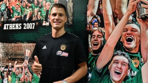 Νέντοβιτς: «Βρίσκομαι σε ένα κλαμπ με μεγάλη παράδοση και υπέροχο κοινό»