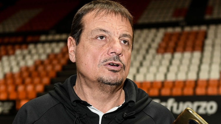 Αταμάν: «Στο 50-50 οι πιθανότητες να παίξει ο Σλούκας»