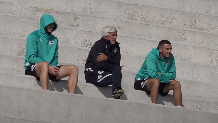 Τακτική στην προπόνηση με τον Γιοβάνοβιτς στην... εξέδρα