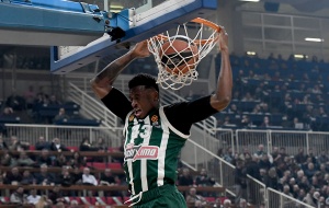 Με Αντετοκούνμπο το Top 10 των καρφωμάτων (vid)