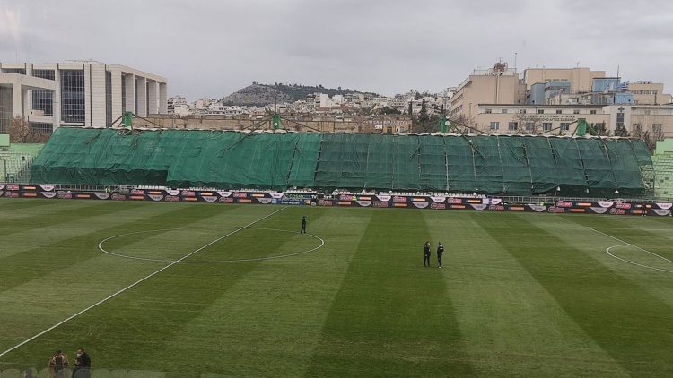 Καλύφθηκαν οι θύρες κάτω από στέγαστρο που υποχώρησε