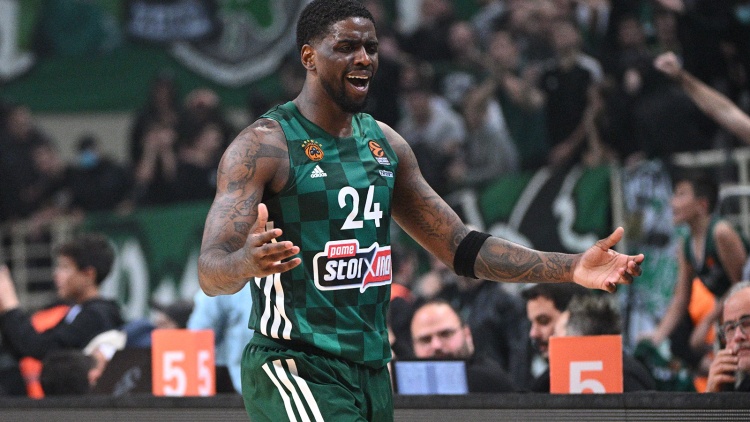 Τα καλύτερα από τα... όργια του Μπέικον κόντρα στην Αρμάνι (vid)