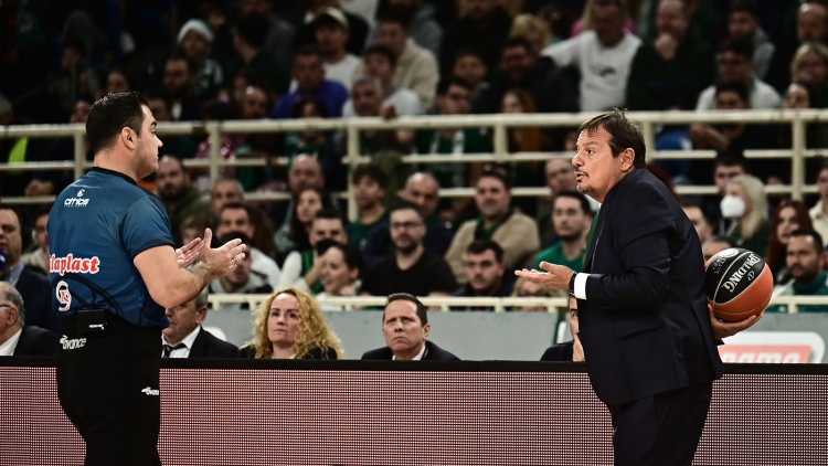 Αταμάν: «Η επιτροπή να εξετάσει τα λάθη των διαιτητών»