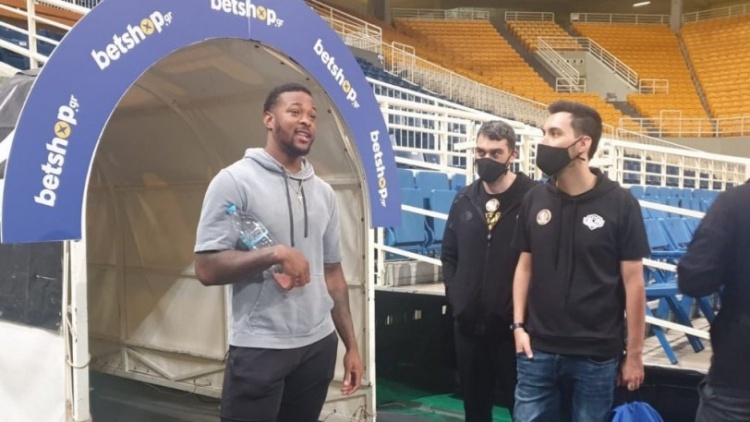 Στο ΟΑΚΑ για την Χάποελ Χολόν ο Φόστερ (pic)