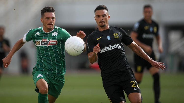 Νίκη για το «τριφύλλι» και μόνο