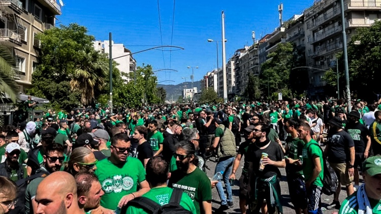 Στο ξενοδοχείο πριν τη ρεβάνς με τη Σλάβια οι οπαδοί του Παναθηναϊκού (pic)