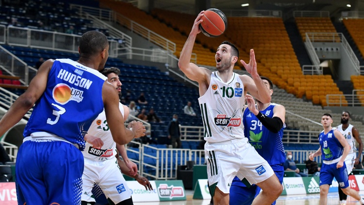 Στην 20άδα των παικτών με τα περισσότερα τρίποντα ο Παπαπέτρου