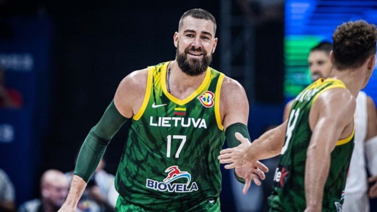 Στην Αθήνα ο Γιόνας Βαλαντσιούνας για τον Παναθηναϊκό (pics)