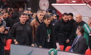 Ντου από διαπιστευμένους στον Δ. Γιαννακόπουλο, τραυματίες αστυνομικοί από συγκρούσεις με οπαδούς