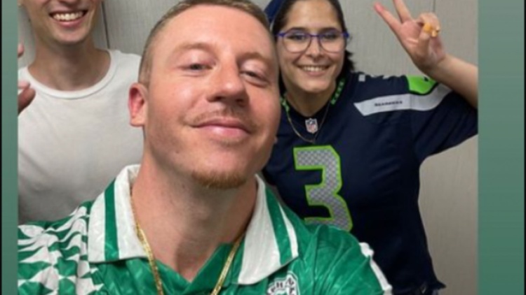 Με φανέλα του Παναθηναϊκού ο ράπερ Μάκλμορ! (pic)