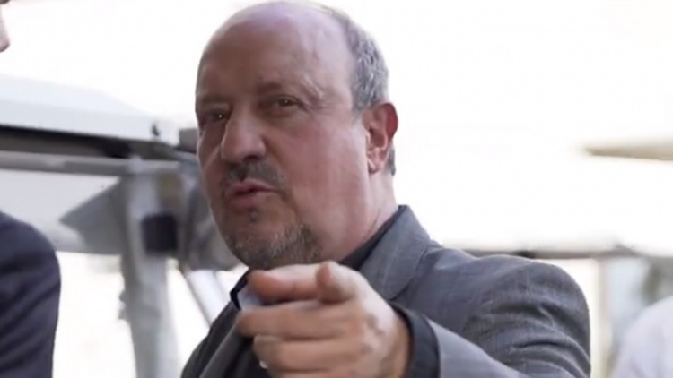 Η incognito άφιξη του Ράφα Μπενίτεθ στην Αθήνα (vid)