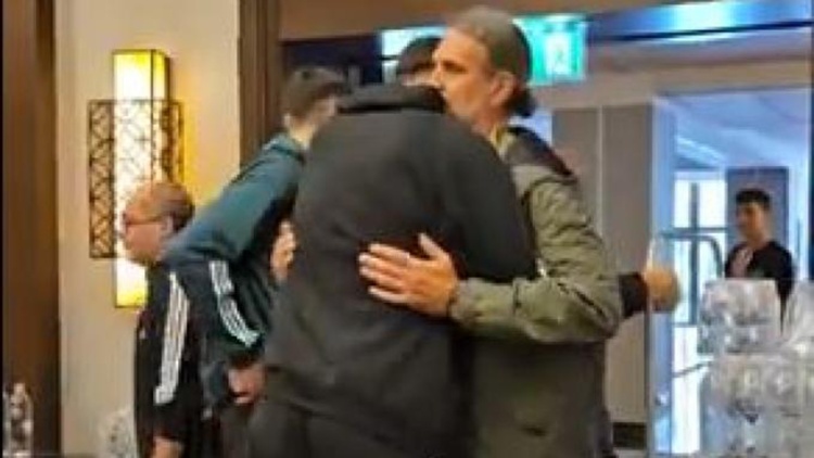 Υπό τις «ευλογίες» του Αλβέρτη η αναχώρηση του Παναθηναϊκού για το ματς με τη Φενέρ (vid)