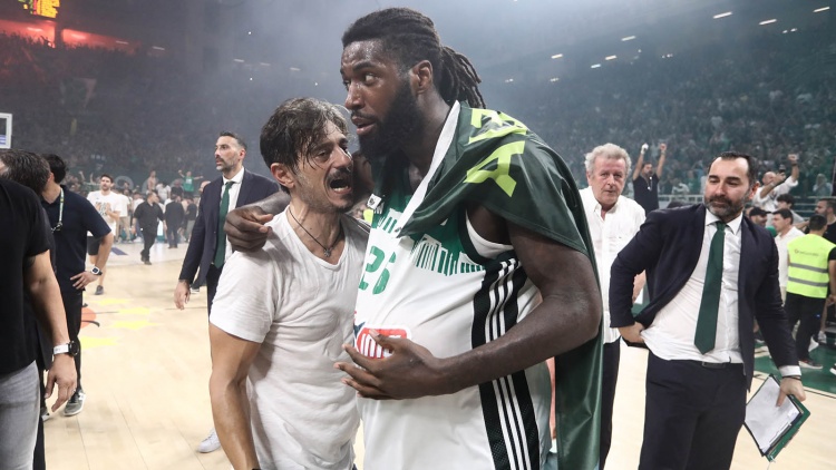 O Δ. Γιαννακόπουλος θα παραθέσει δείπνο στην αποστολή του Παναθηναϊκού στο Κόστα Ναβαρίνο