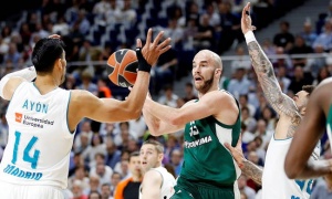 Πάλεψε με όλους, έχασε, αλλά τίποτα δεν τελείωσε (vid)