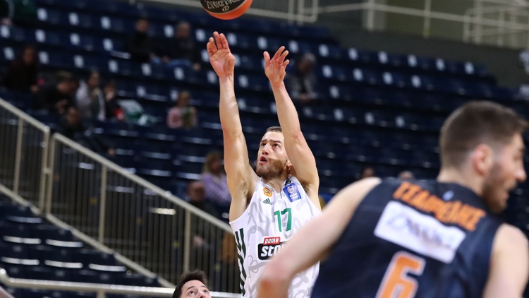 Στο νοσοκομείο για εξετάσεις ο Τόμας μετά από χτύπημα στο κεφάλι!