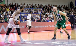 Τα έχει 300 ο Καλάθης