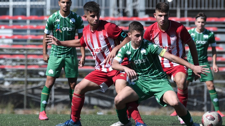 Έχασε το ντέρμπι, παρέμεινε στην κορυφή